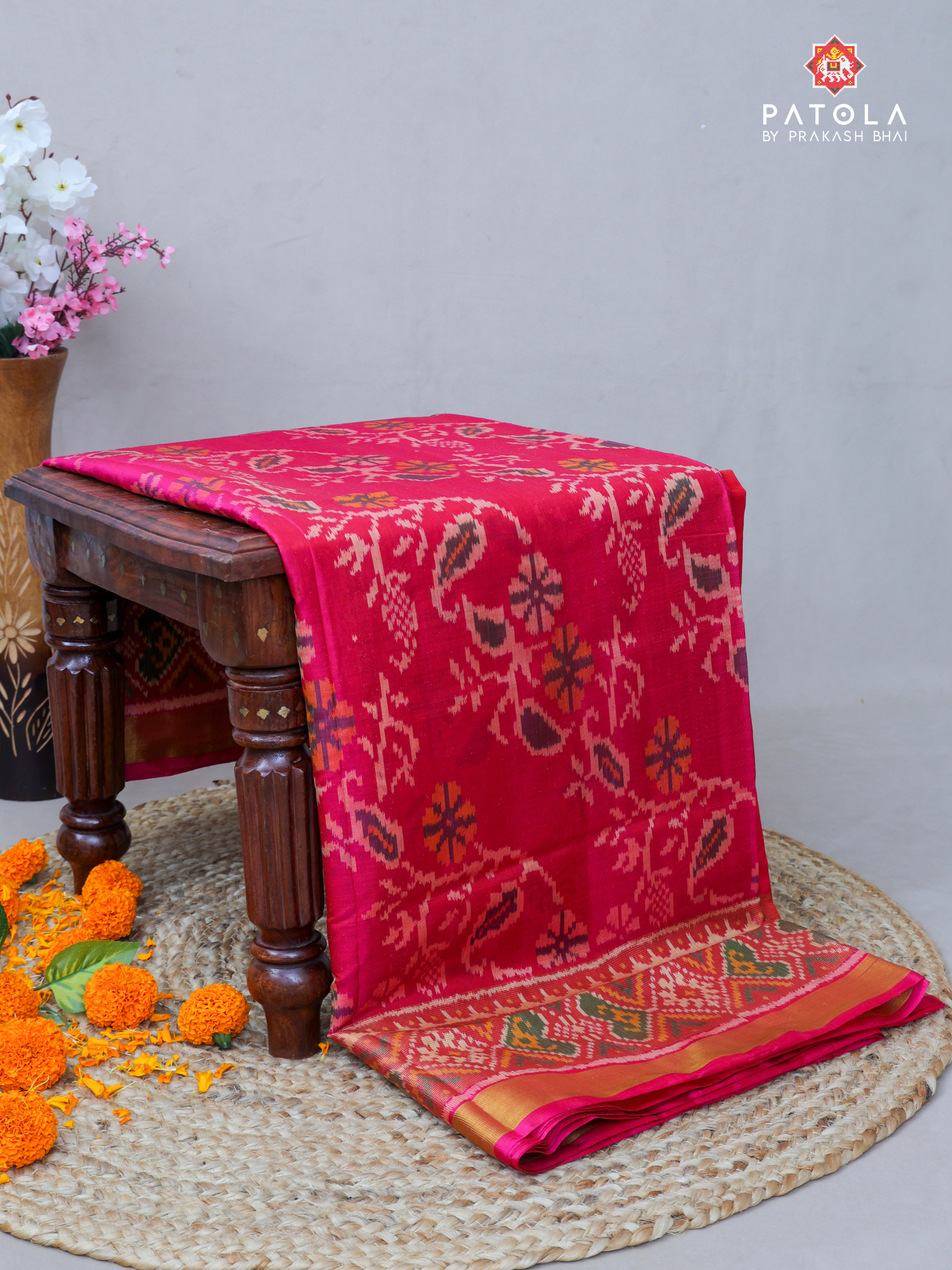 Selaari Border With Vel Design Single Ikat Patola Saree